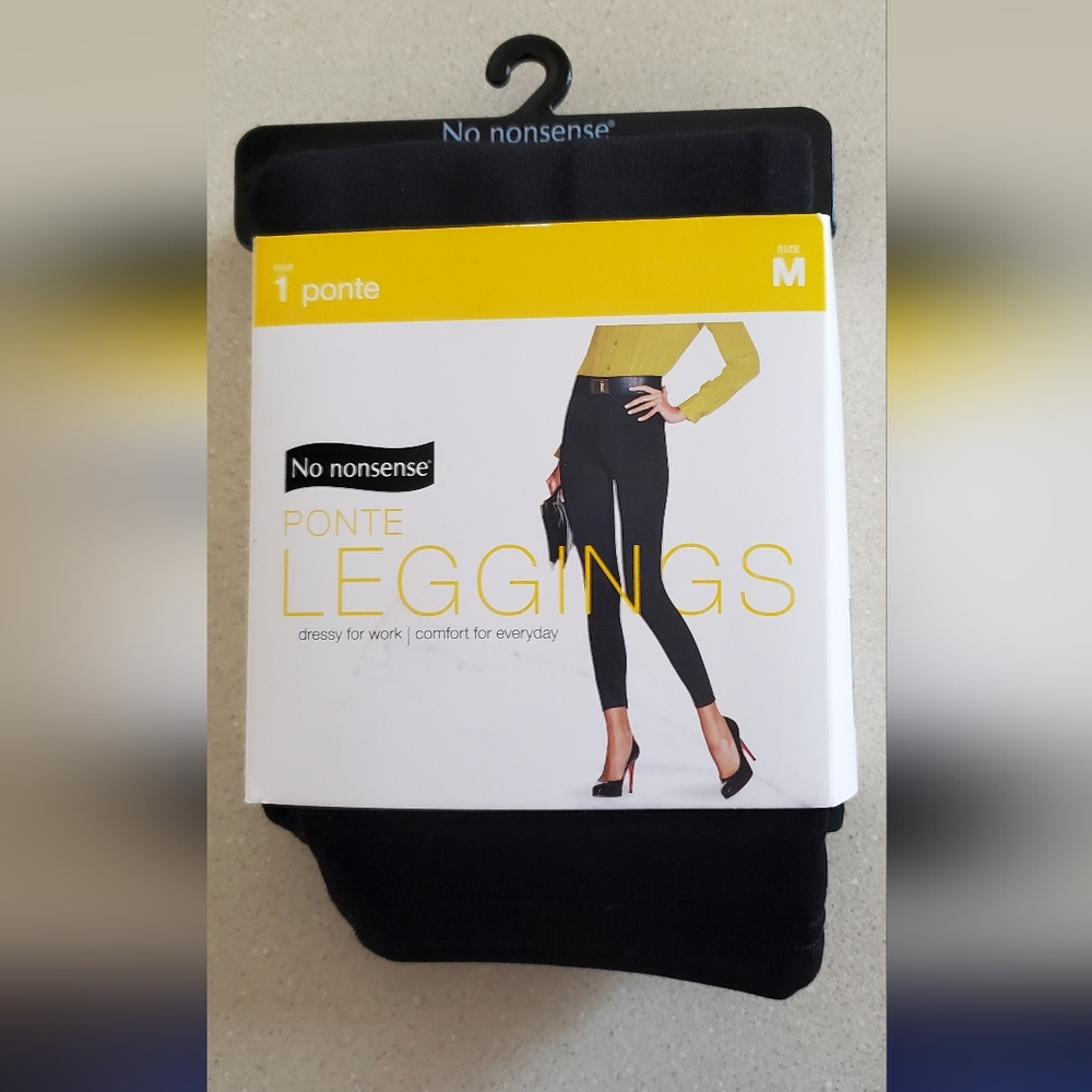 NWT Sleek Black Stretch Leggings for Versatile Wear Size MEDIUM